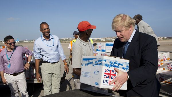 Глава МИД Великобритании Борис Джонсон во время визита в Сомали. 15 марта 2017 года
