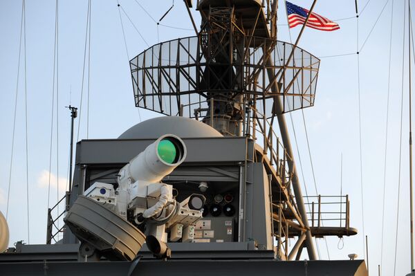 Лазерная пушка, установленная на борту корабля USS Ponce. 2014 год Лазерная пушка, установленная на борту корабля USS Ponce. 2014 год