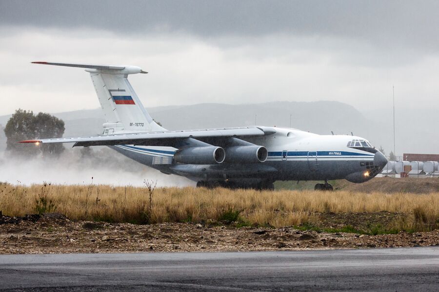 Самолет Ил-76 МД ВКС России на авиабазе Хмеймим в Сирии перед вылетом в пункт постоянной дислокации на территории России