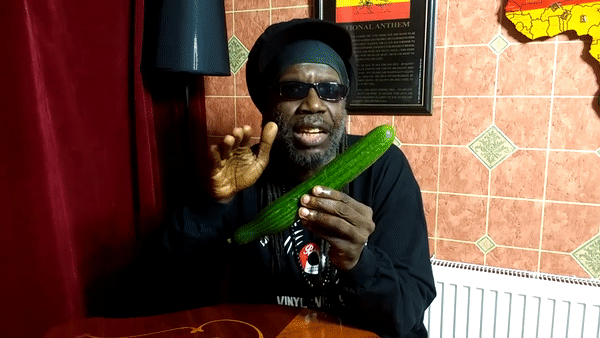Ямайский певец выпустил вирусный ролик о пользе огурцов