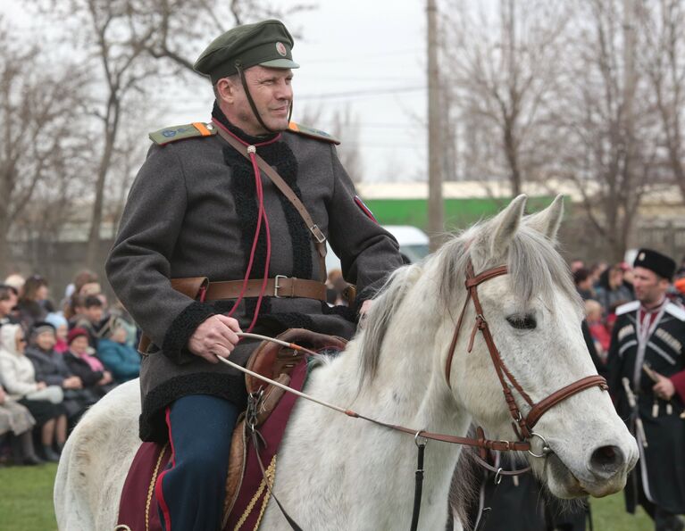 Участник театрализованной постановки Парад эпох на фестивале Крымская весна в селе Мирное Симферопольского района Республики Крым