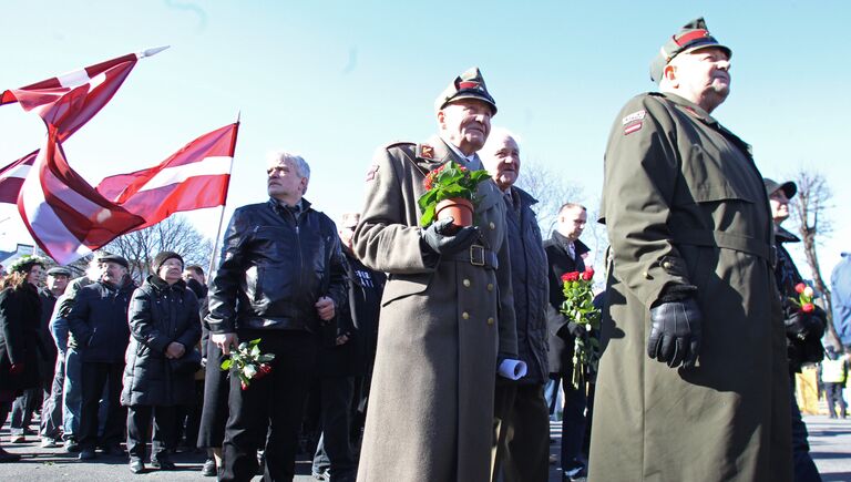 Участники марша ветеранов Ваффен СС и их сторонников в Риге
