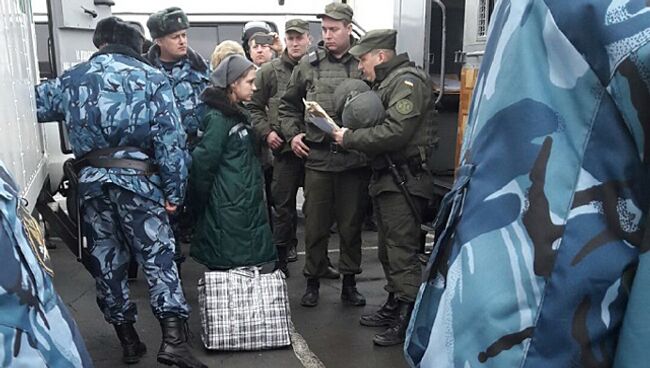 Федеральная служба исполнения наказаний РФ передает правоохранительным органам Украины 12 осужденных граждан Украины. 17 марта 2017