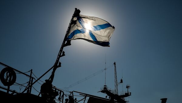 Андреевский флаг на одном из кораблей. Архивное фото