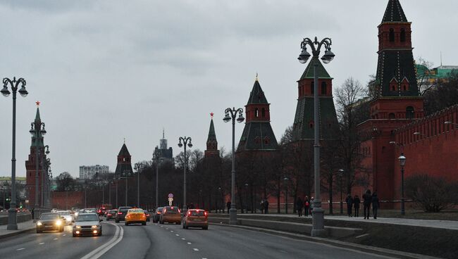 Кремлевская набережная в Москве. Архивное фото