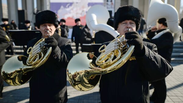 Участники праздничного мероприятия Крымская весна! Мы вместе! в честь третьей годовщины присоединения Крыма с Россией в Новосибирске