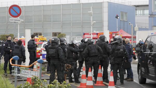Полиция в южном терминале парижского аэропорта Орли, 18 марта 2017