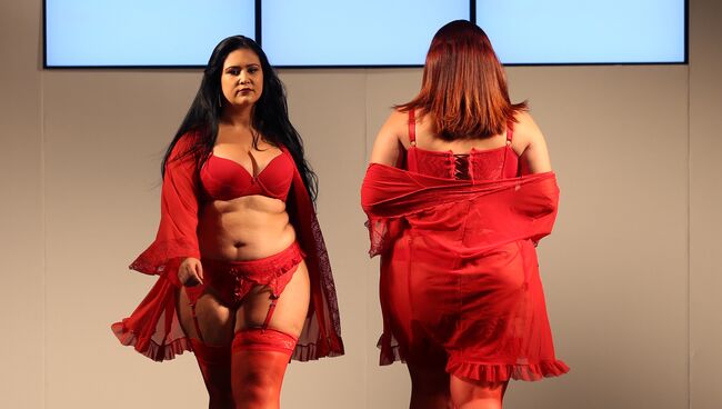 Модели размера плюс на показе в рамках Fashion Weekend Plus Size в Сан-Паулу, Бразилия