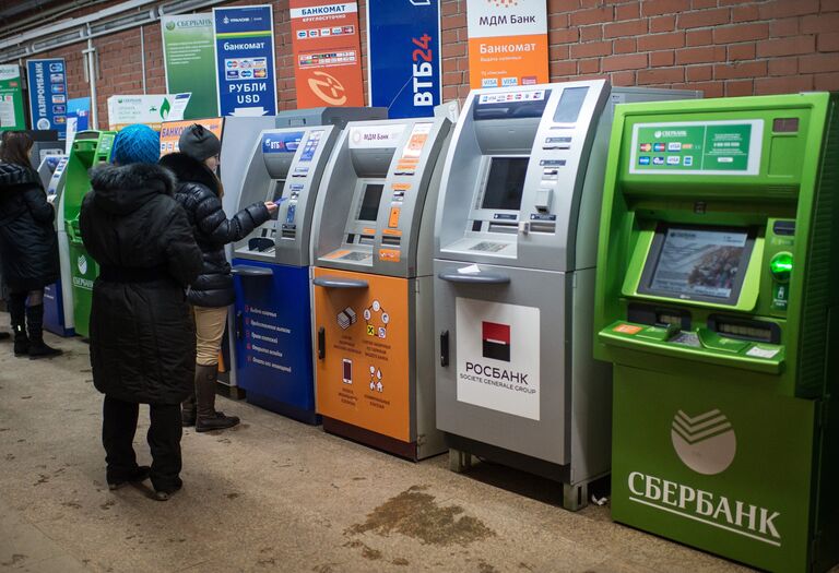 Банкоматы в одном из торговых центров Банкоматы в одном из торговых центров