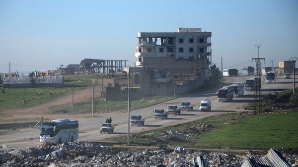 Боевики с семьями из пригорода Хомса прибыли в город Эль-Баб, Сирия. Архивное фото