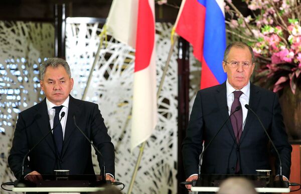 Министр иностранных дел РФ Сергей Лавров и министр обороны РФ Сергей Шойгу на пресс-конференции по итогам переговоров в Токио. 20 марта 2017 Министр иностранных дел РФ Сергей Лавров и министр обороны РФ Сергей Шойгу на пресс-конференции по итогам переговоров в Токио. 20 марта 2017
