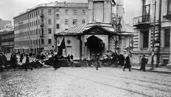 Баррикады на Остоженке. Москва. 1917 год Баррикады на Остоженке. Москва. 1917 год