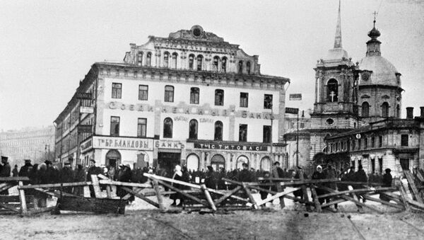 Баррикады на Арбатской площади в дни Октябрьских боев. 1917 год