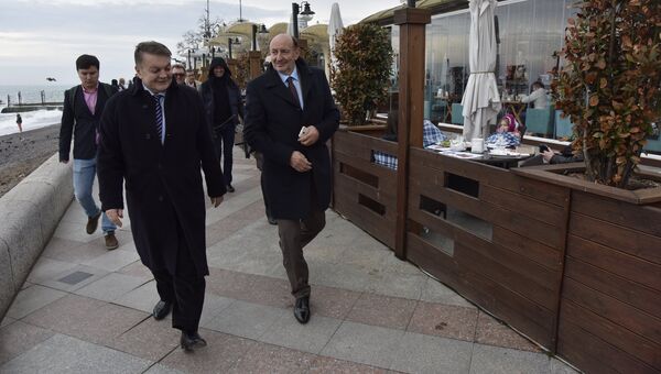 Депутат парламента Сербии Милован Боич (слева) во время посещения Республики Крым. Архивное фото