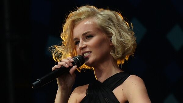 Певица Полина Гагарина выступает на Международном фестивале фейерверков Ростех в Москве