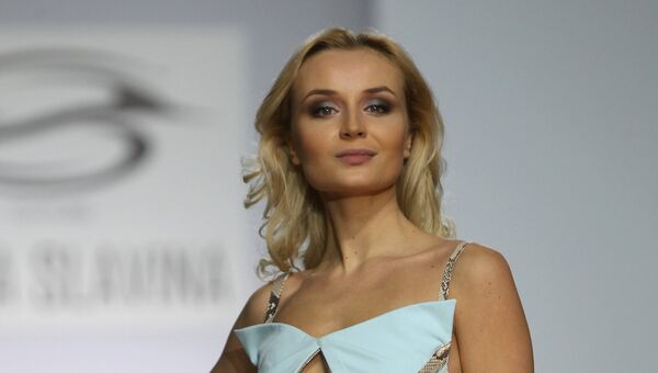 Певица Полина Гагарина выступила в качестве модели на показе коллекции Весна-лето 2011 Дома моды NADIA SLAVINA