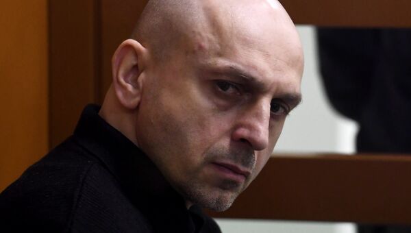 Хасан Закаев - предполагаемый соучастник теракта в театральном центре на Дубровке - в Московском окружном военном суде. Архивное фото