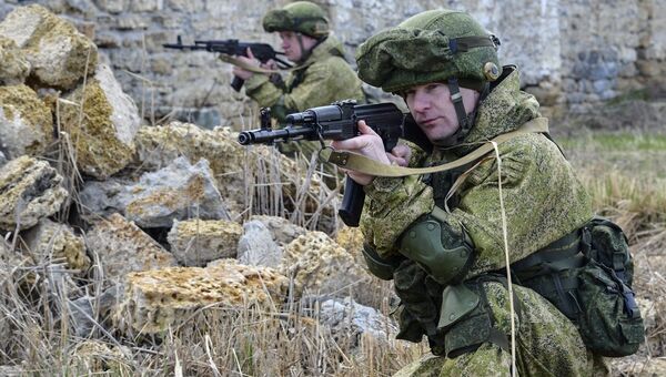 Военнослужащие на учениях ВДВ на полигоне Опук в Крыму. Архивное фото