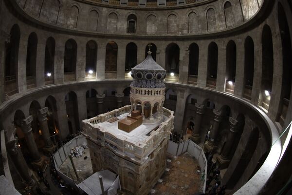 Отреставрированная Кувуклия в храме Гроба Господня в Иерусалиме