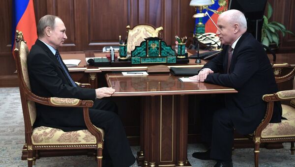 Президент РФ Владимир Путин и исполнительный секретарь СНГ Сергей Лебедев. 21 марта 2017