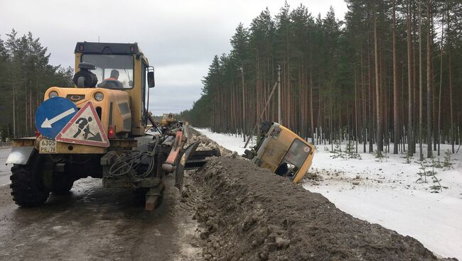 На месте ДТП со школьным автобусом в Лодейнопольском районе Ленинградской области