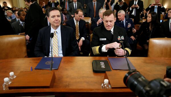 Директор ФБР Джеймс Коми и директор АНБ Майкл Роджерс на слушаниях о вмешательстве России в президентские выборы США в Вашингтоне. 20 марта 2017 года