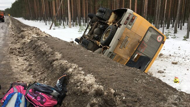 На месте ДТП со школьным автобусом в Лодейнопольском районе Ленинградской области. Архивное фото