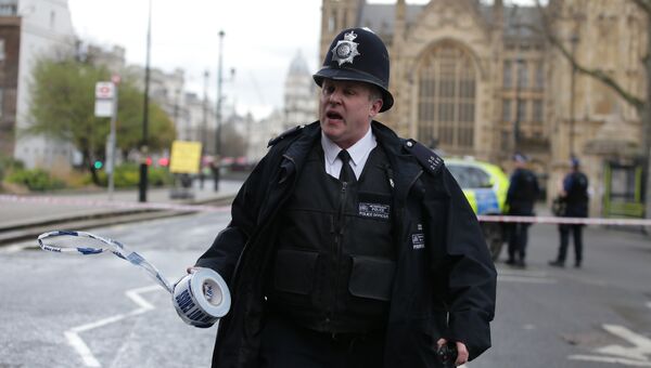 Полицейский у здания Парламента в Лондоне, Великобритания. 22 марта 2017