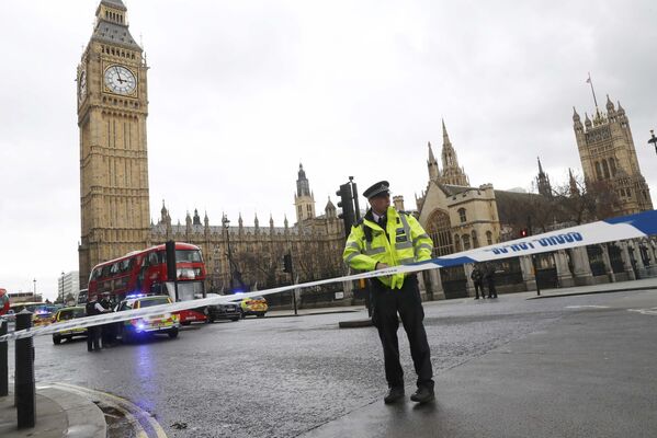 Полицейский у здания Парламента в Лондоне, Великобритания. 22 марта 2017