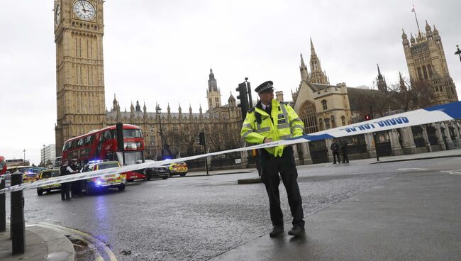 Полицейский у здания Парламента в Лондоне, Великобритания. 22 марта 2017