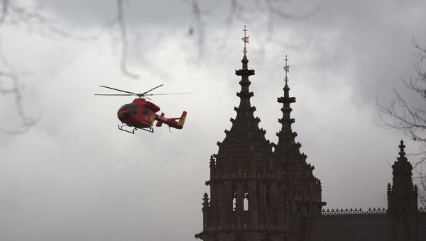 Воздушная скорая помощь Лондона возле здания Парламента. 22 марта 2017