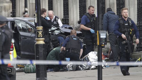 Автомобиль, врезавшийся в ограждение во время нападения у здания парламента в Лондоне