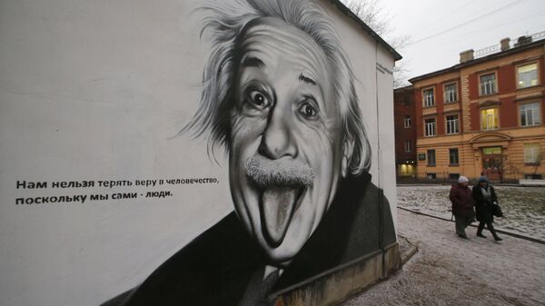 Настенная живопись с изображением ученого Альберта Эйнштейна в Центральном районе Санкт-Петербург