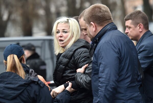 Мария Максакова на месте убийства Дениса Вороненкова в Киеве