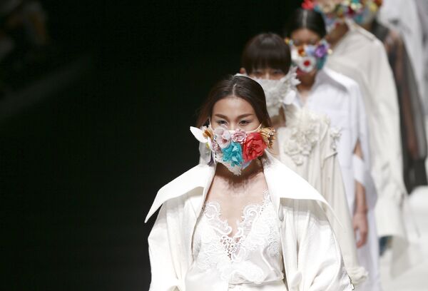 Показ дизайнера Nguyen Cong Tri в рамках Tokyo Fashion Week
