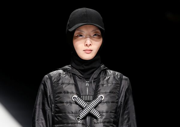Показ дизайнера Rani Hatta в рамках Tokyo Fashion Week