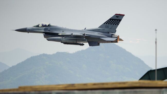 Истребитель F-16 ВВС США. Архивное фото