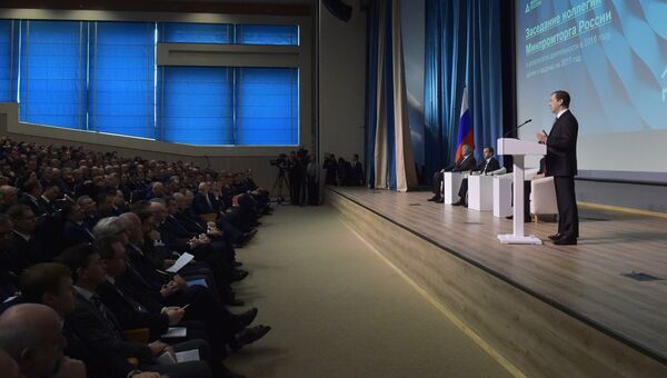 Председатель правительства РФ Дмитрий Медведев выступает на расширенном заседании коллегии министерства промышленности и торговли РФ. 24 марта 2017
