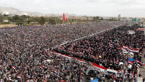 В Сане тысячи человек устроили акцию протеста в годовщину операции в Йемене