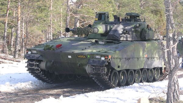 Шведская боевая машина пехоты Stridsfordon 90. Архивное фото