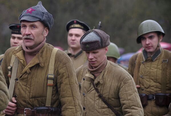 Участники военно-исторического фестиваля Мартыновский овраг – рубеж героев