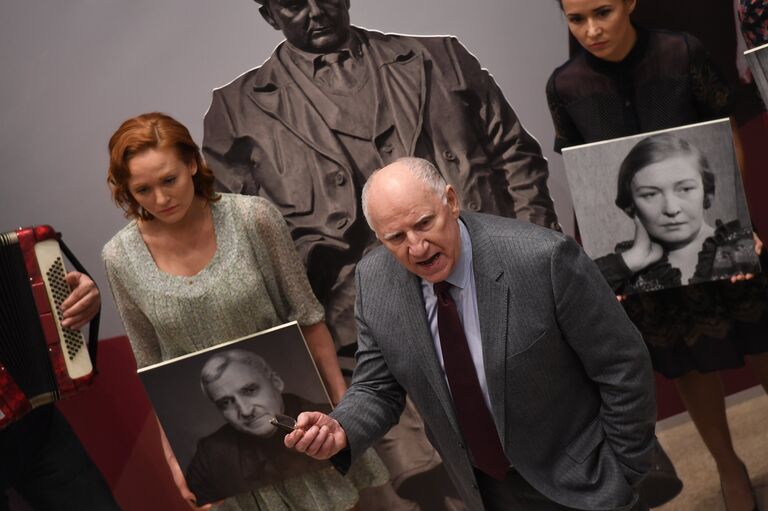 Актёр Валерий Баринов во время общегородской акции Ночь театров в Москве Актёр Валерий Баринов во время общегородской акции Ночь театров в Москве