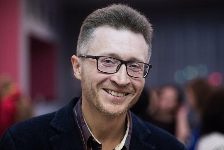 Композитор Андрей Кулигин перед показом танцевального спектакля Завод машин в Культурном центре ЗИЛ в Москве Композитор Андрей Кулигин перед показом танцевального спектакля Завод машин в Культурном центре ЗИЛ в Москве