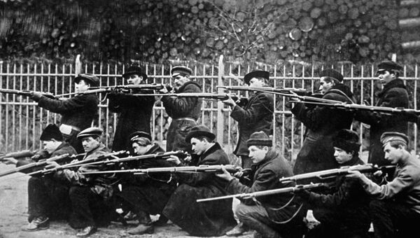 Красногвардейцы после июльских дней 1917 года