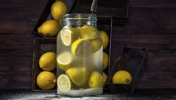 Работа фотографа из Финляндии Antti Hallakorpi Homemade lemon beverage для 2017 Sony World Photography Awards