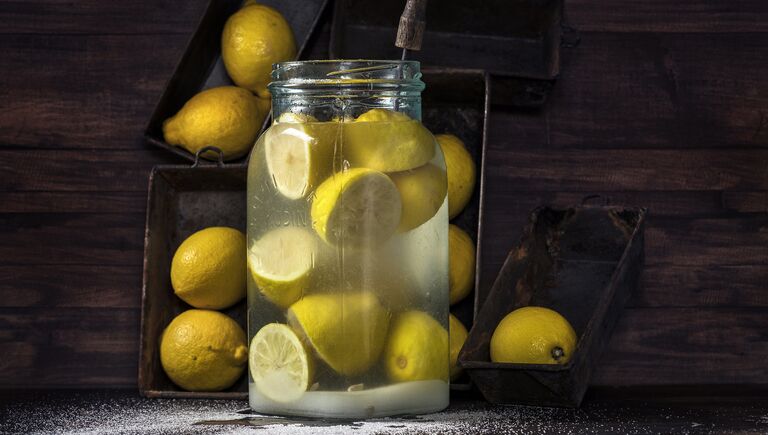 Работа фотографа из Финляндии Antti Hallakorpi Homemade lemon beverage для 2017 Sony World Photography Awards