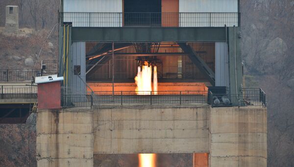 Тестовое испытание нового двигателя баллистической ракеты в Северной Корее. Март 2017