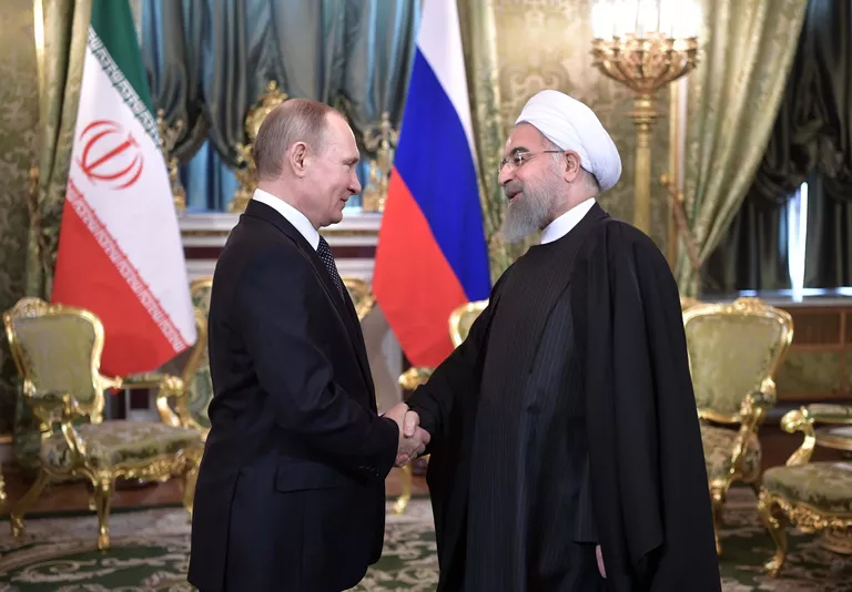 Президент РФ Владимир Путин и президент Исламской Республики Иран Хасан Роухани во время встречи. 28 марта 2017 Президент РФ Владимир Путин и президент Исламской Республики Иран Хасан Роухани во время встречи. 28 марта 2017