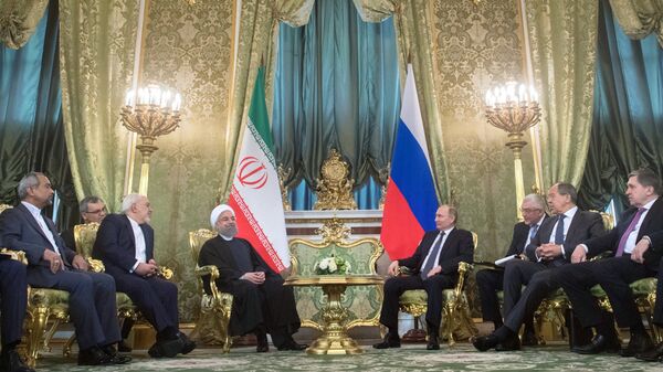 Президент РФ Владимир Путин и президент Исламской Республики Иран Хасан Роухани во время встречи в Москве