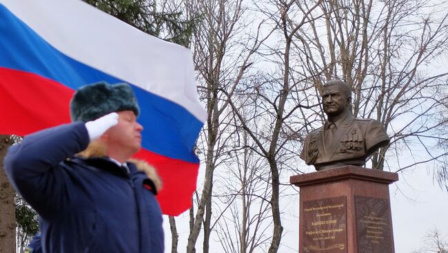 Открытие памятника погибшему в Сирии летчику Ряфагатю Хабибулину в Кореновске. Архивное фото